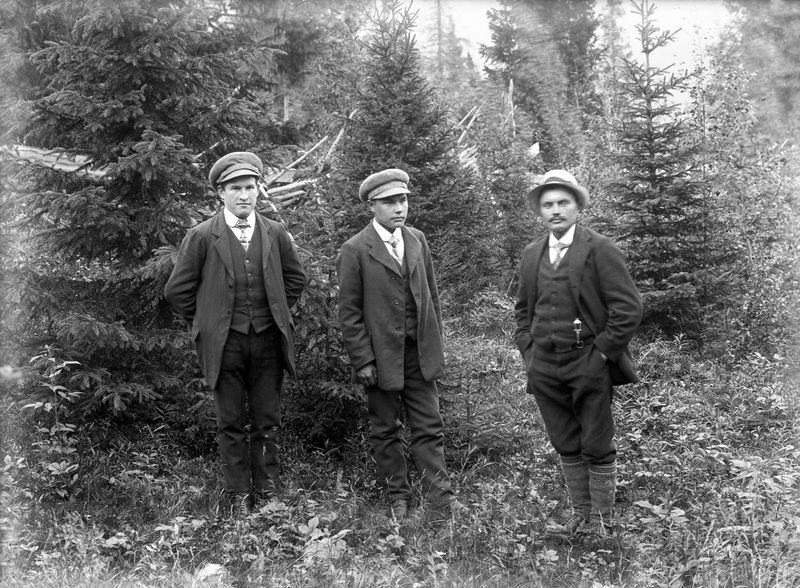 Från vänster: August Johansson, Hällnäs, Albin ...