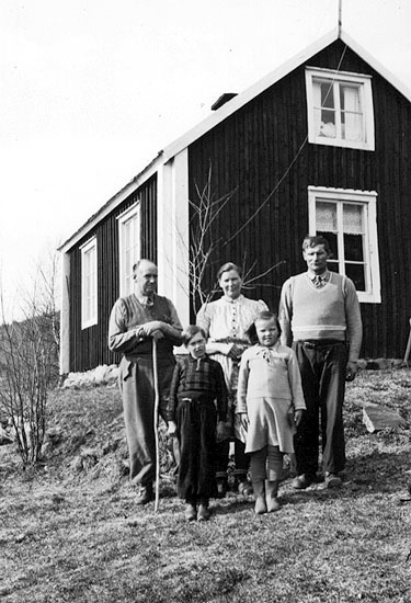 Från höger: Jonas Ringblom, hans hustru Lotta o...