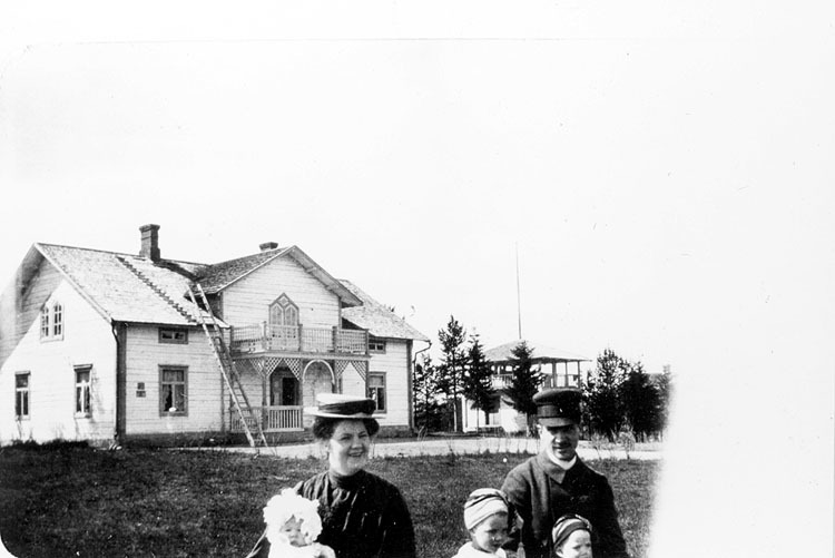 Länsman Otto Burman med fru och barn, möjligen ...