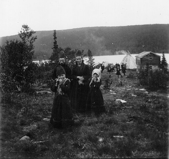 Jan Tomsen i Röberg med familj. 1890-talet.