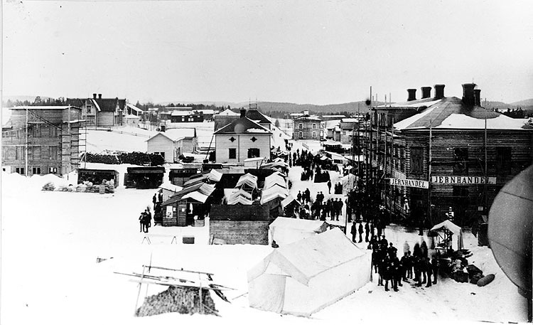 Torget under marknad 1894.