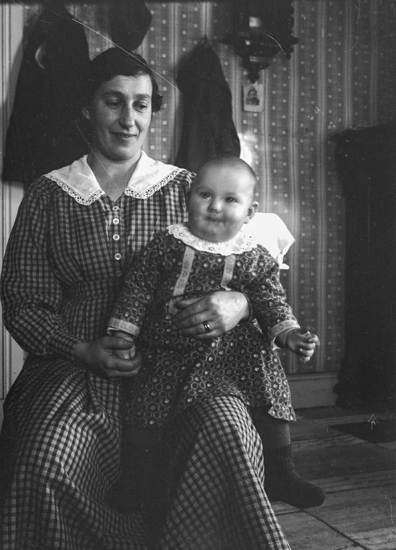 Naema Sundström med dotter.