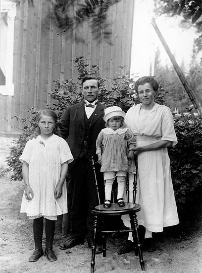 Leander Johansson och hans syster Vendla Erikss...
