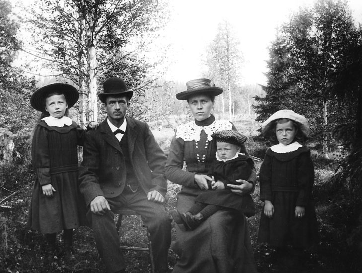 Skogsförman Jan Högberg med familj, Buberget.