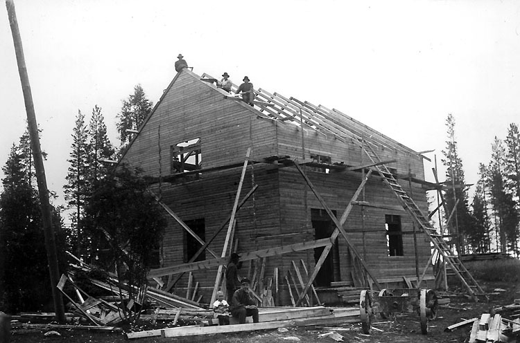 Reparation på Helmer Edlunds gård.