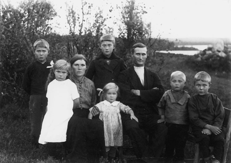 Familjen Johan Hedman, Storsjö. Linda, Johan, K...