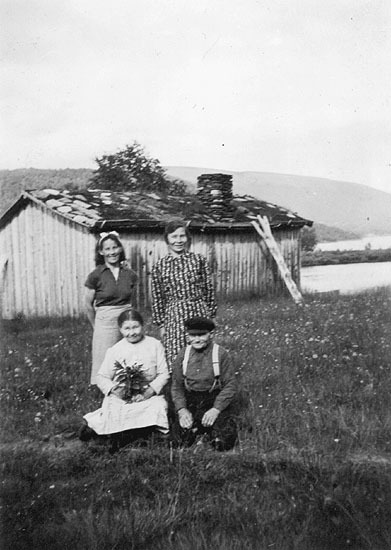 Anders Nilsson med fru och barnen Maria och Els...