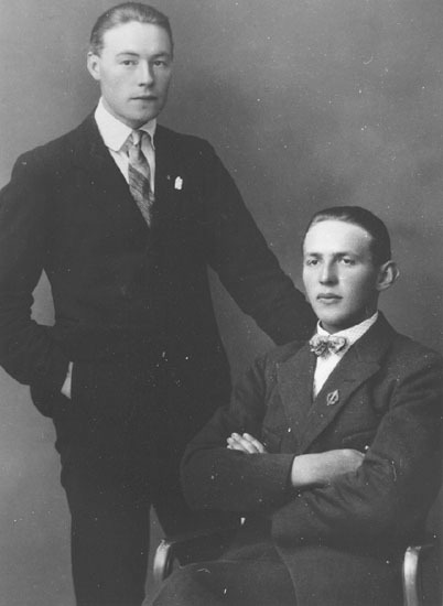 Bilden tagen omkring 1930. Från höger Erik Anse...