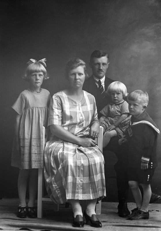 Skräddare Alexius Sjöberg med familj Hörnsjö.
