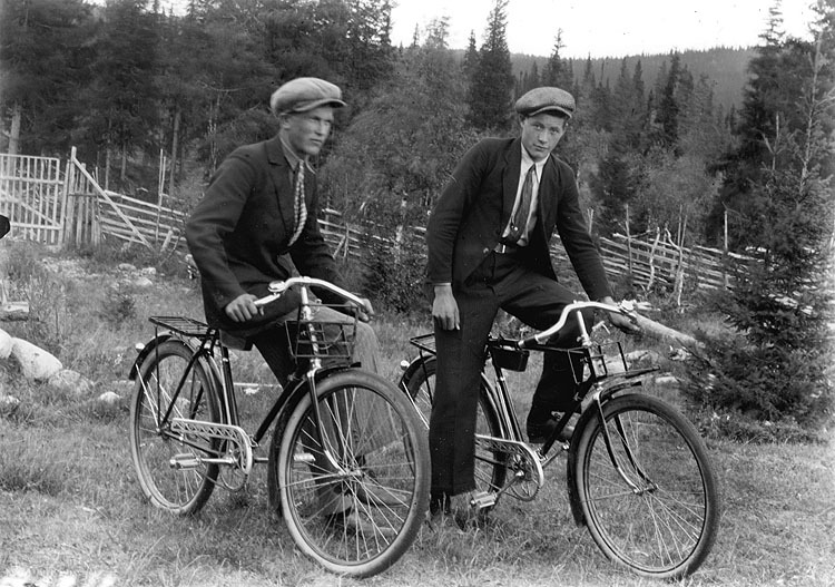 Edmund Westermark och Einar Grundström med sina...