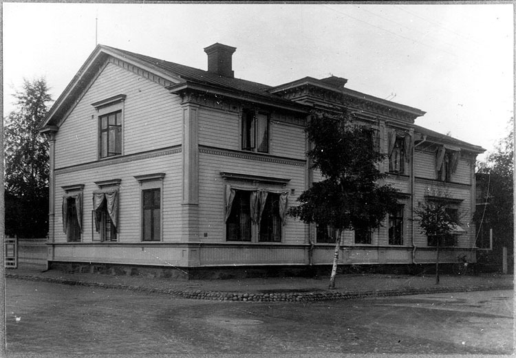 Huvudbyggnaden vid Kungsgatan 31, 1916.