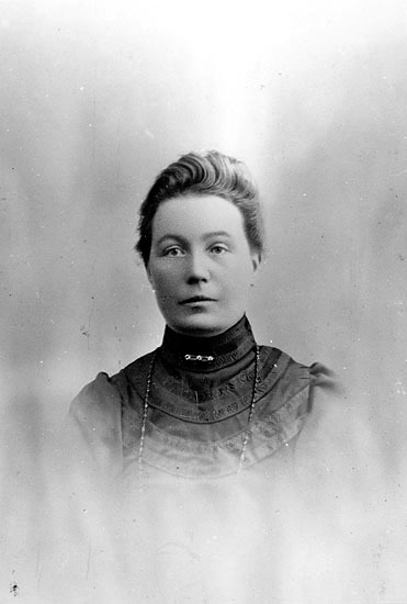 Märta Persson, född Göransdotter-Skoglund 1874,...