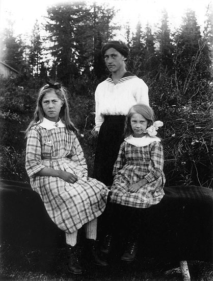 Flickorna Lundmark: Alvina, Alfrida och Emelia.