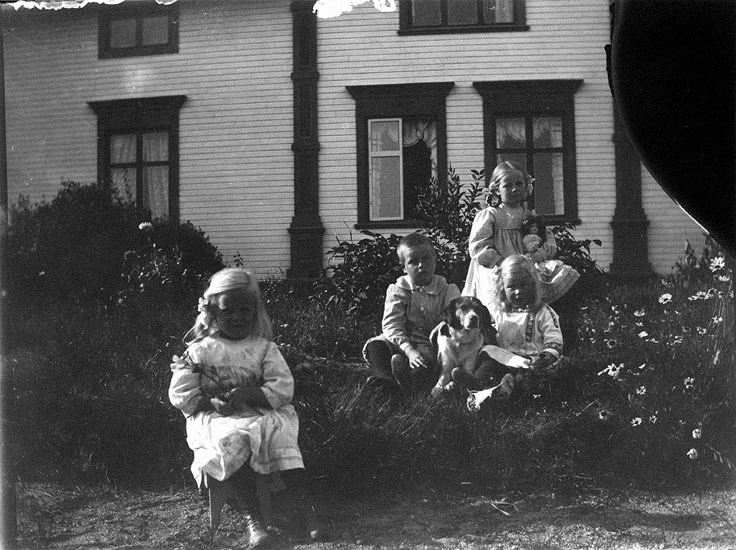 Barnen i trädgården 1912 Wejdmarks.