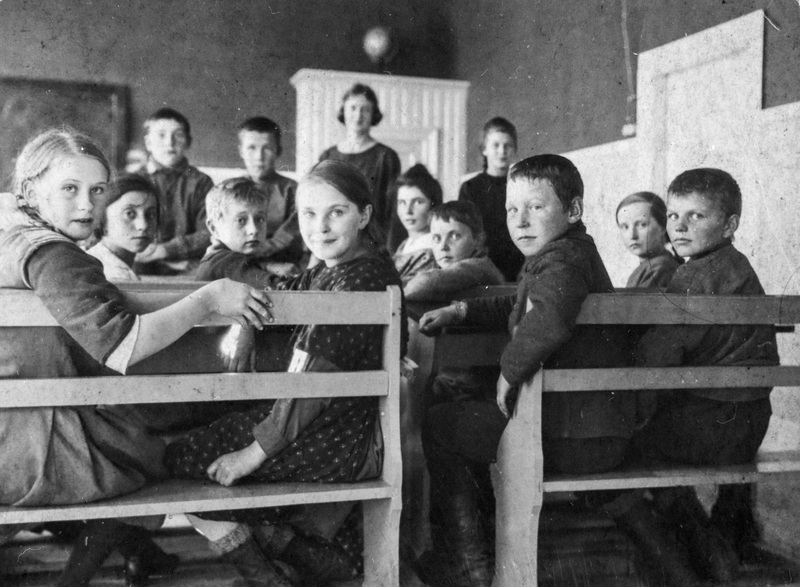 Hedlunda skola 1923. Interiör från klassrummet....