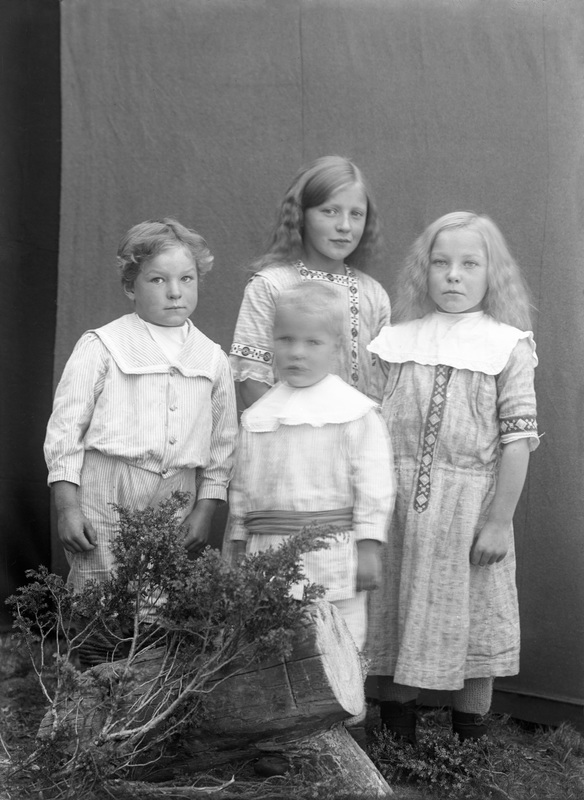 Barn till Ludvig Grundström, N. Ammarnäs. Gunna...