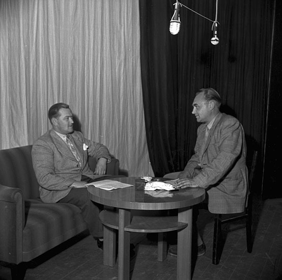Radio, till höger Sven Hansson.