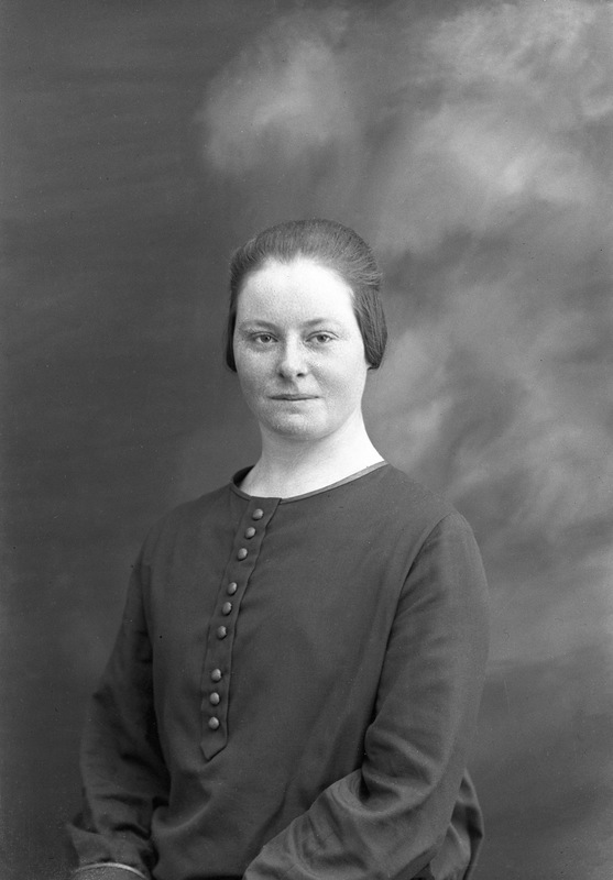 Signhild Eriksson gift Lundström Gräsmyr. Mamma...