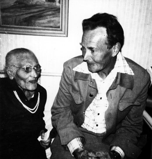 Märta Eliasson 100 år med sonen Runo.