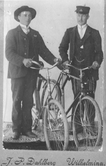 Bilden tagen omkring 1910. Från vänster: Olov H...
