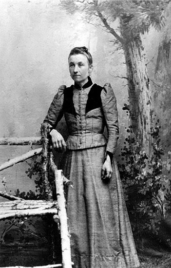 Lovisa Christina Mårtensdotter, född 1855. Dott...