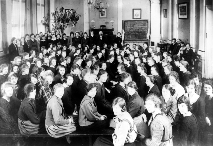 1922. Hela seminariet samlat i aulan i gamla se...
