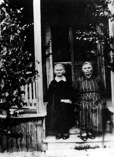 Sofia Bäckström och Alexa Åberg, Övre Lomfors.
