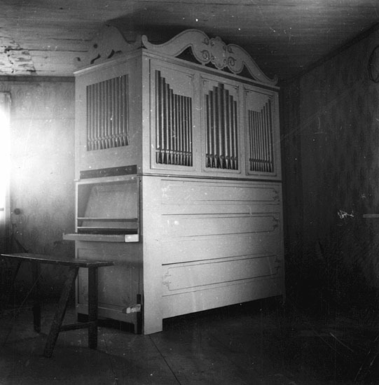 Orgel byggd av Olof Andersson i Pausele. Uppstä...