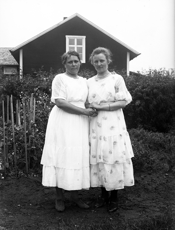 Fruarna Lindgren och Boström