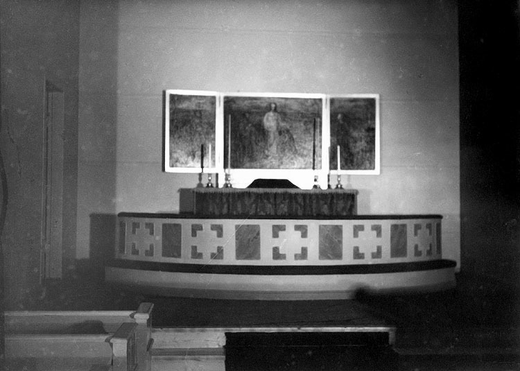 Altaret i Bygsiljums kyrka efter restaureringen...
