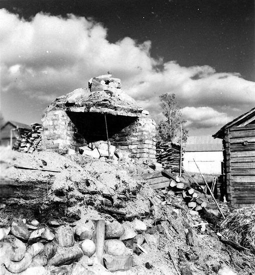 Jacob Jacobssons gård. Ruin av ladugårdsspis.