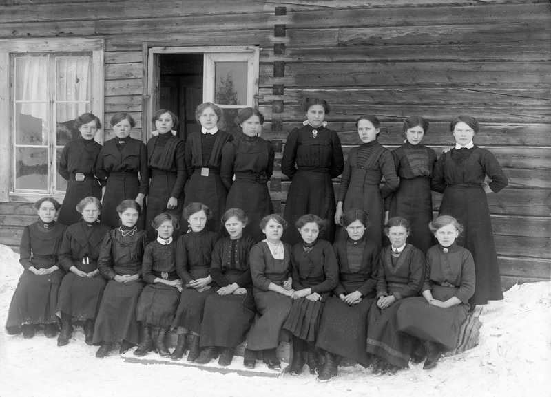 Konfirmationsklass i Sorsele, möjligen 1913. De...
