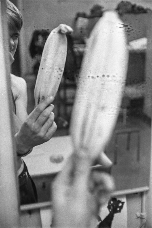 Logement I 20 1967-68. Spegelbild av en banan