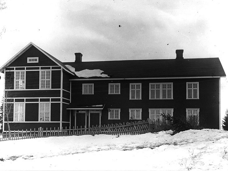 Skolan i Kalvträsk. Bilden ät tagen 26/3 1923.