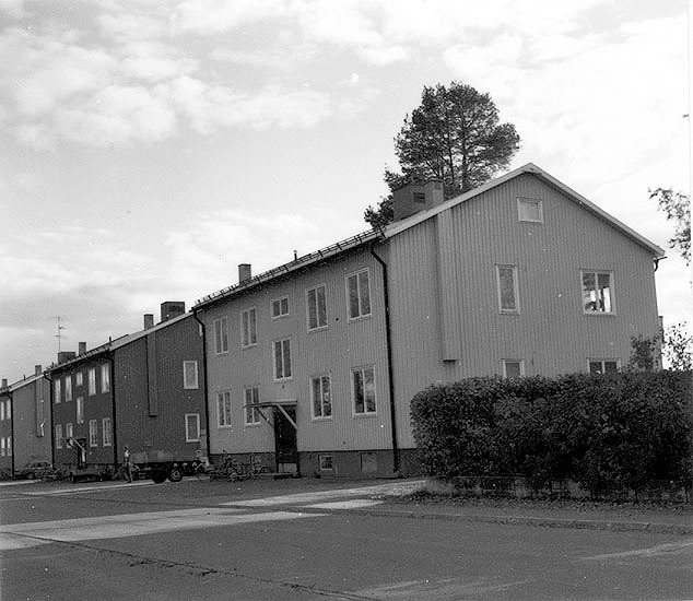 Flerfamiljshus vid Bångvägen.