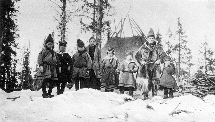 Nomadskolebarn från Ljusliden eller Jukkasjärvi.