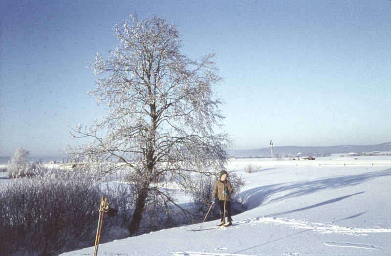 Gunnel Sahlin vid Tvärån 2 februari 1962. Järnv...