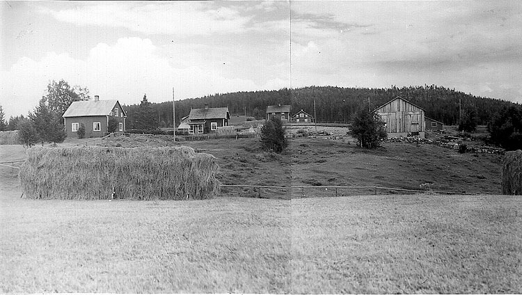 Utsikt över byn, i mitten spelman Janne Mårtens...