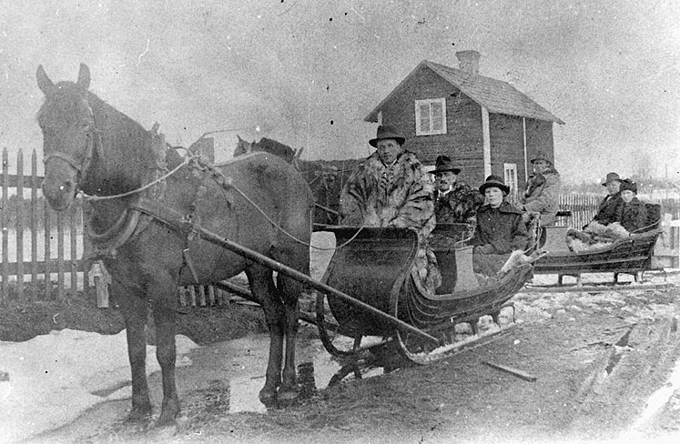 Hästskjuts i Sorsele år 1924. Fotografiet visar...