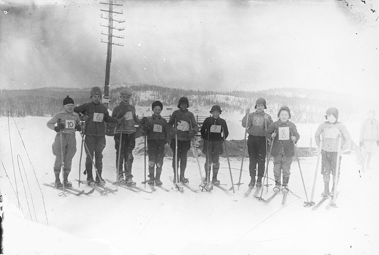 Skidtävling i Lavsjö 1928. Nummer sju är Paul T...