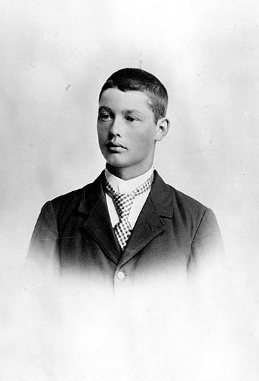 Valfrid Ahlqvist, född 1878, son till hemmansäg...