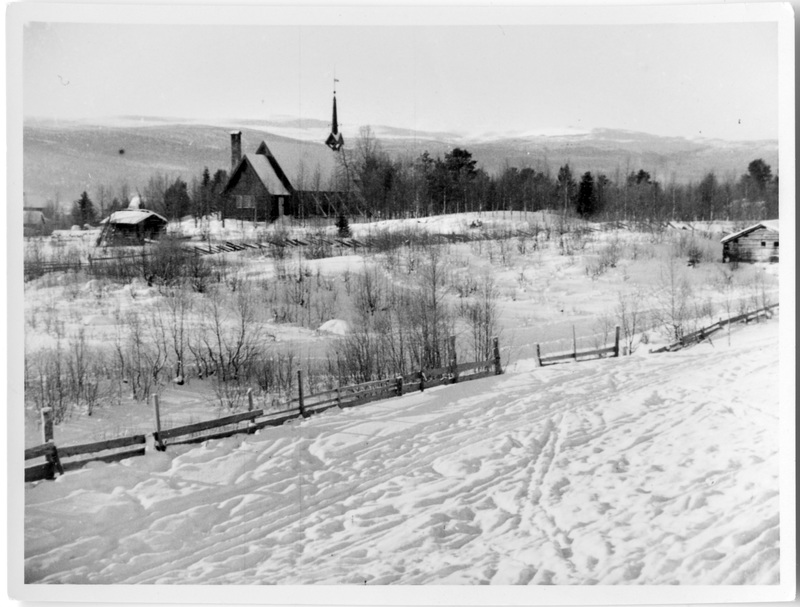 Ammarnäs kyrka i vinterlandskap.