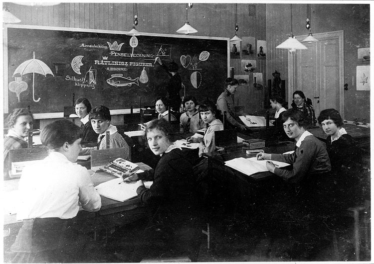 Flickskolan, teckningslektion, 1916.