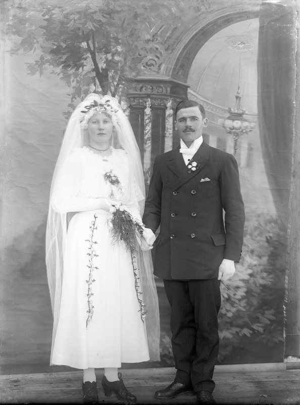 Bröllopet påsken 1919. Frida, dotter till Nils ...
