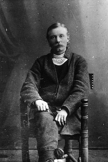 Axel Larsson, Marsfjäll. Hans hustru var dotter...