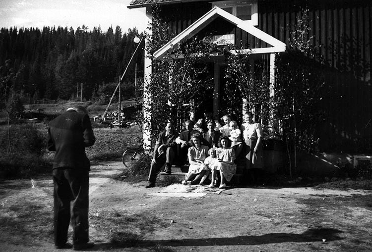 Midsommarafton 1945 hos familjen Alexius och Ma...