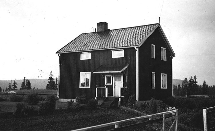 R. Sjöströms fastighet.
