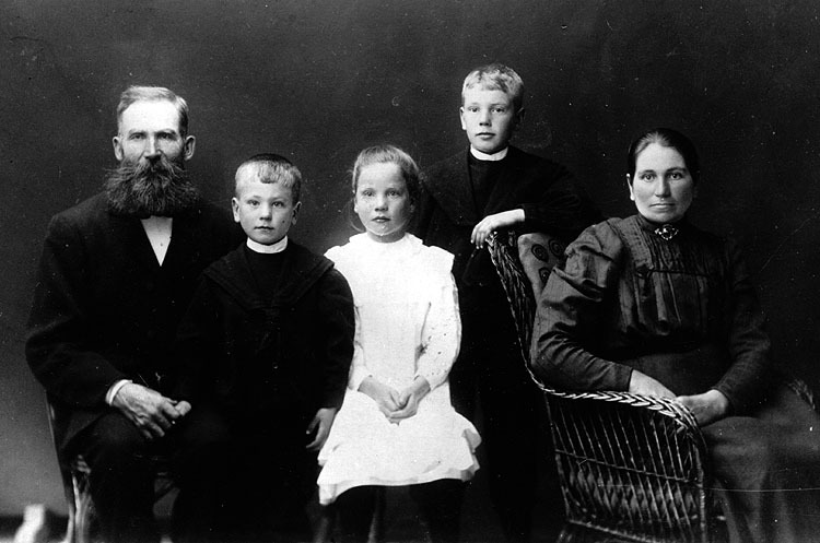 Anders Petter Jakobsson, Buafors, med familj, o...
