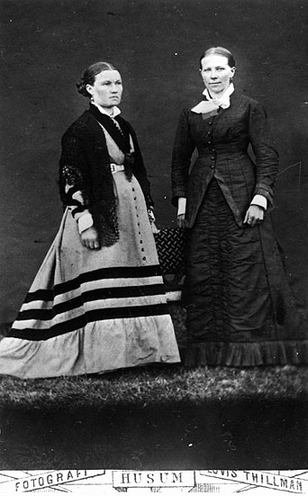 Fru Eva och fröken Agata Grönlund.