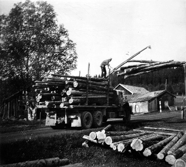 Edor Perssons gård, cirka 1955. Lastning av mas...